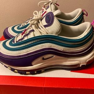 Nike air max only worn a handful of times